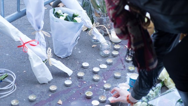同時多発テロの犠牲者に贈られた花