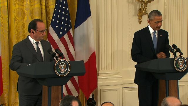 オランド大統領（左）はオバマ米大統領を含め各国の首脳と相次ぎ会談