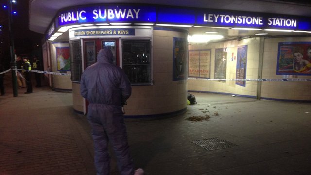 刺傷事件の起きたロンドンの地下鉄駅。警察はテロ事件として扱う方針を固めた