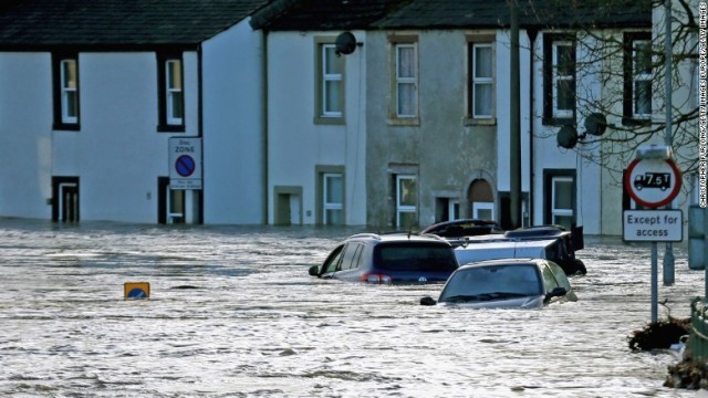 英国で洪水被害が出ている