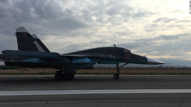 ヘメイミーム空軍基地で任務に就くロシア軍の戦闘機