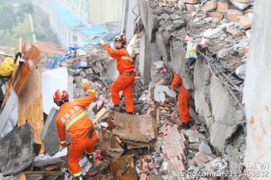 中国南部の広東省深センで大規模な土砂崩れが発生した＝Guangdong Public Security Bureau