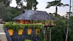 ザ・ダタイ・ランカウイ。１２５の部屋とヴィラからは熱帯雨林とアンダマン海の見事な景色が望める