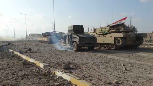 ラマディ市内に展開するイラク軍