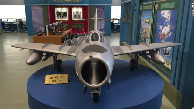 センターには、こうした戦闘機のような、科学技術や科学的発展のハイライトの展示も行われている