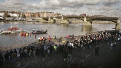 ２００６年１月にはクジラがテムズ川を上ってロンドン中心部まで来たことも。浅瀬に乗り上げ救出が試みられたが死んだ