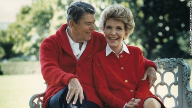 故ロナルド・レーガン元米大統領の妻、ナンシー・レーガンさんが死去した