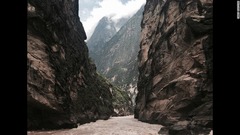 ５．虎跳峡は３０００メートル以上の標高差を誇る、世界で最も深い峡谷の１つだ