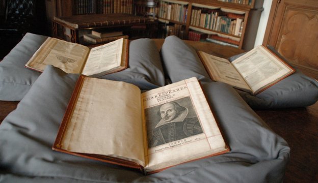 全３巻からなるシェークスピア全集の初版本「ファースト・フォリオ」＝Mount Stuart