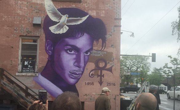 ミネアポリスの街中に描かれたプリンスさんの壁画