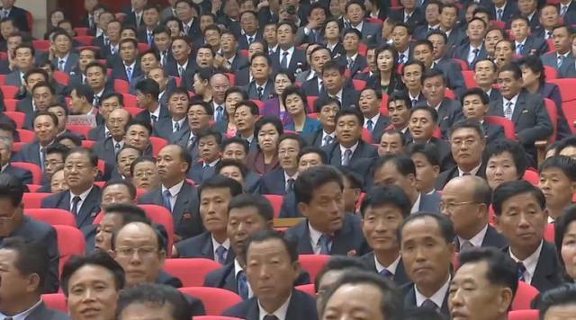 北朝鮮で３６年ぶりに開かれた労働党大会に出席した党関係者ら