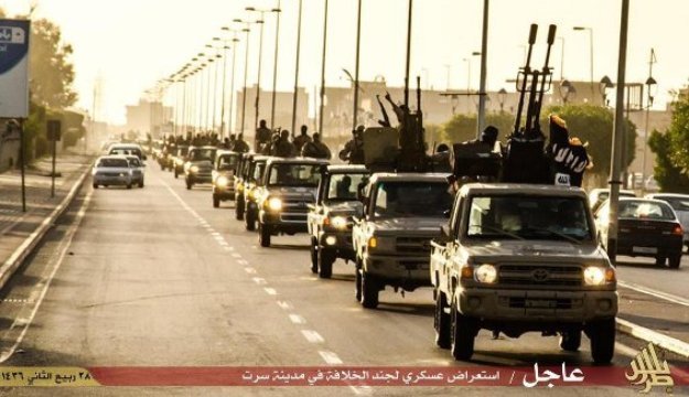 リビアの都市シルトで大規模な軍事パレードを行うＩＳＩＳの戦闘員＝ISIS
