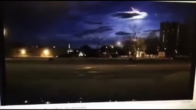 夜空を火球が横切る様子を車載カメラが撮影＝ポートランド警察