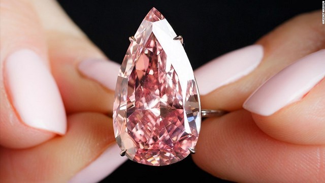 ピンクダイヤが史上最高額で落札された＝Sotheby'sから