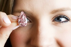 １５．３８カラットの鮮やかなピンクダイヤモンド＝Sotheby'sから