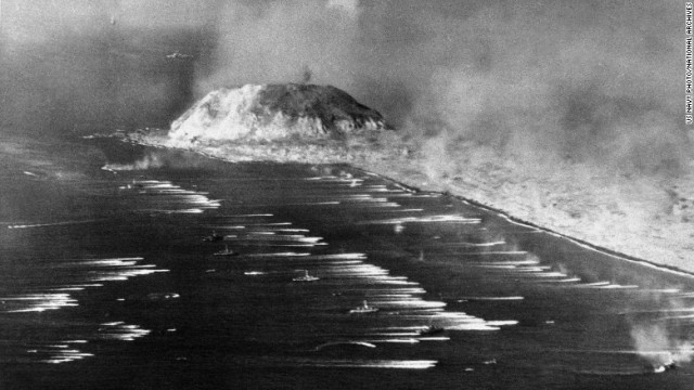 硫黄島へ向かう米軍の艦隊＝１９４５年２月１９日