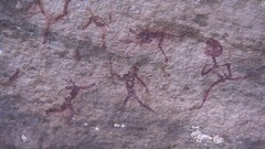 ３．サン族の岩窟壁画の世界的専門家ピーター・ジョリー氏によると、大半の壁画の目的はシャーマンがトランス状態の時に見たと思われる事物を描写することにあったという