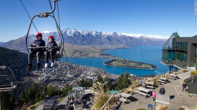 ４位　クイーンズタウン（ニュージーランド）
リマーカブルズ山脈とワカティプ湖を望み、アドベンチャースポーツの種類も豊富な街