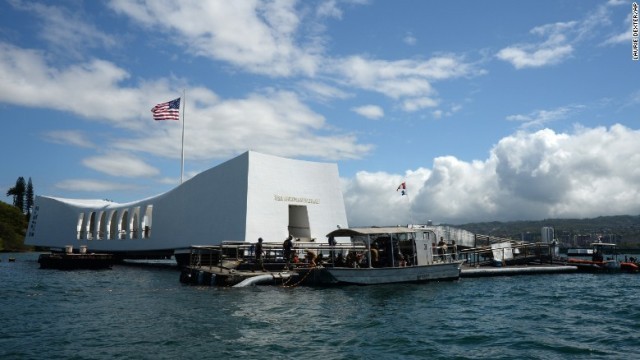 安倍晋三首相夫人が米ハワイ・オアフ島にある真珠湾の慰霊施設を訪れた