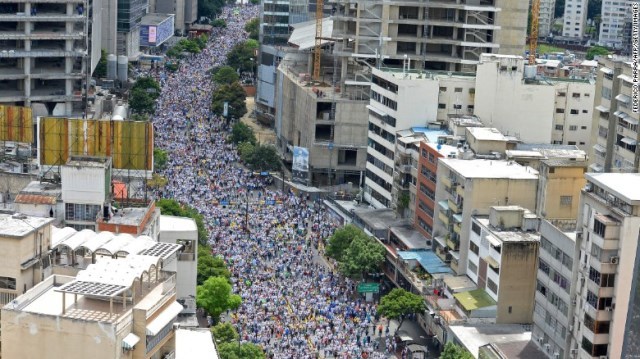 首都カラカスでの抗議デモの様子＝１日