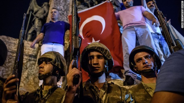 ７月のクーデター未遂以降、トルコでは大規模な摘発や弾圧が続く