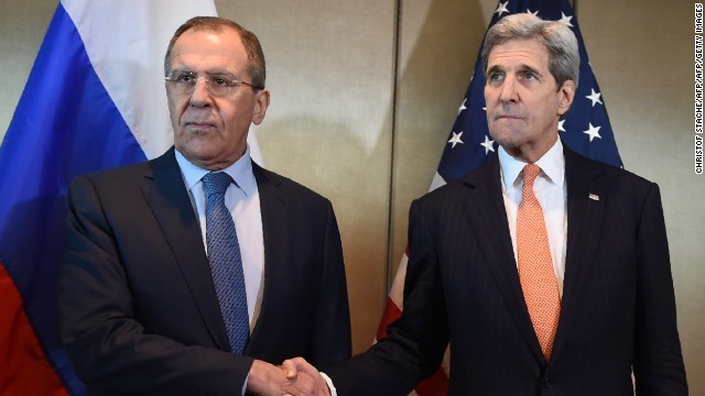 米国務省のケリー長官（右）とロシアのラブロフ外相が停戦延長で合意