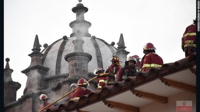 ペルーのサン・セバスチャン教会で火災が発生した