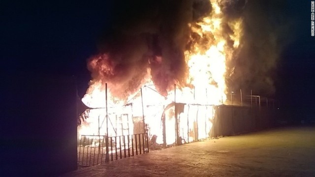 レスボス島の難民キャンプで火災が発生した