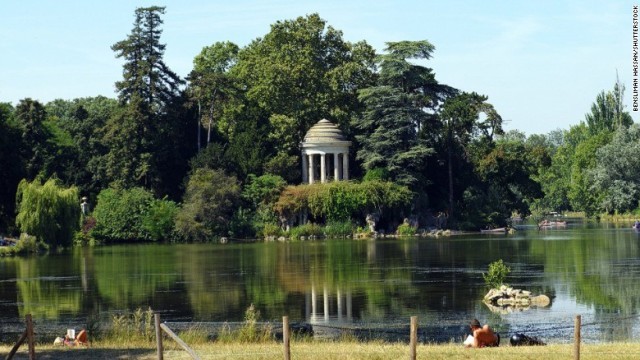 パリの南東にあるドメニル湖。ヌーディスト公園の設置場所になる可能性があるという