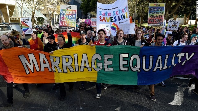 今年６月、シドニーでデモ行進を行った同性婚の賛同者たち