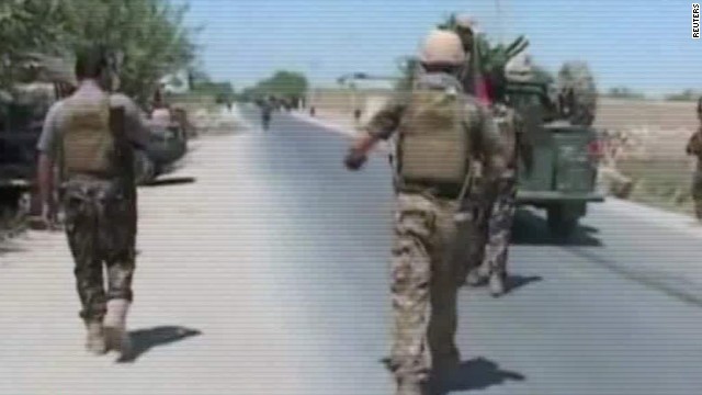 アフガニスタン北部でタリバーン掃討作戦に従事する兵士