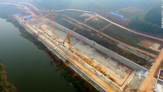 中国四川省で、豪華客船タイタニックの実物大レプリカの建造が始まった