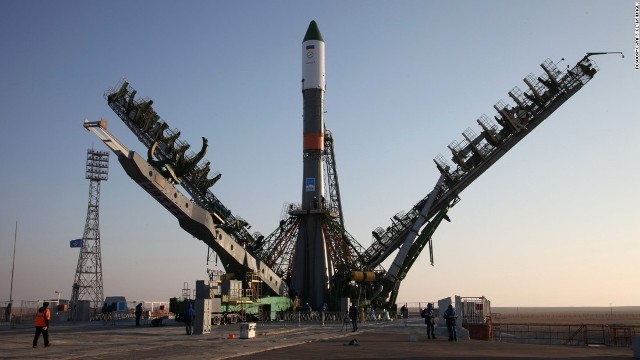 宇宙貨物船を搭載して打ち上げるロシアのロケット「ソユーズ」