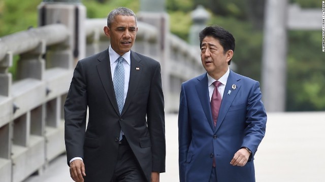 安倍首相（右）がオバマ米大統領との真珠湾訪問を発表