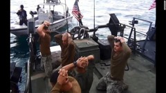 １月１２日：イラン海軍が米海軍隊員１０人の身柄を拘束する様子。隊員らはイランの領海に入った後、一時拘束された