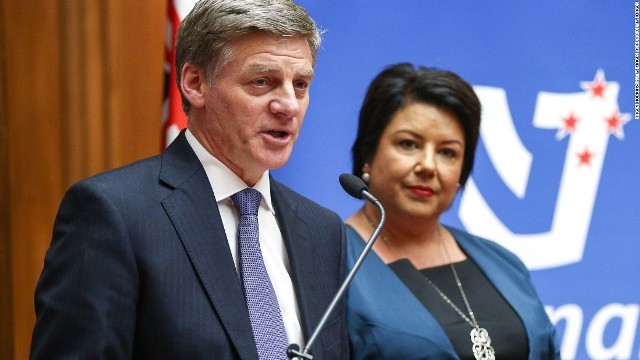 ニュージーランドの新首相、ビル・イングリッシュ氏（左）とポーラ・ベネット副首相