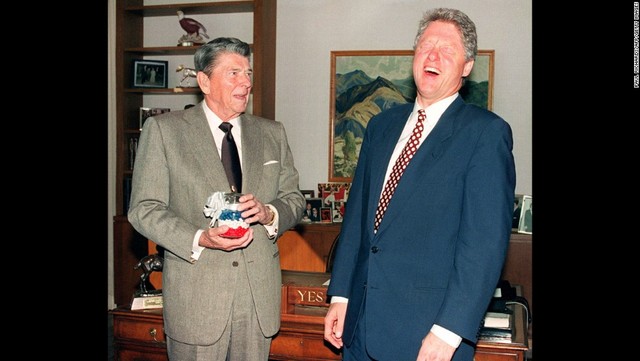 第４０代大統領のロナルド・レーガン（左）は「ジェリービーンズ」好きで知られる