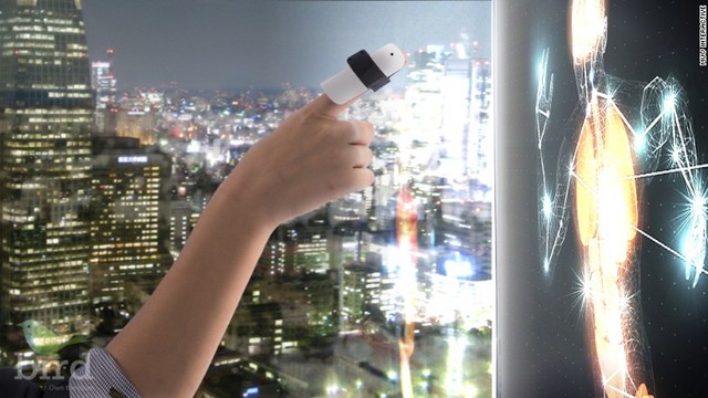 ５．Ｂｉｒｄを指に装着することにより、指のフリック操作で壁やテレビにスクリーンを映し出すことができる