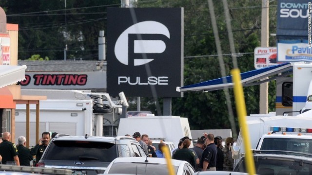 米フロリダ州で起きた銃乱射事件の遺族がネット企業を提訴した