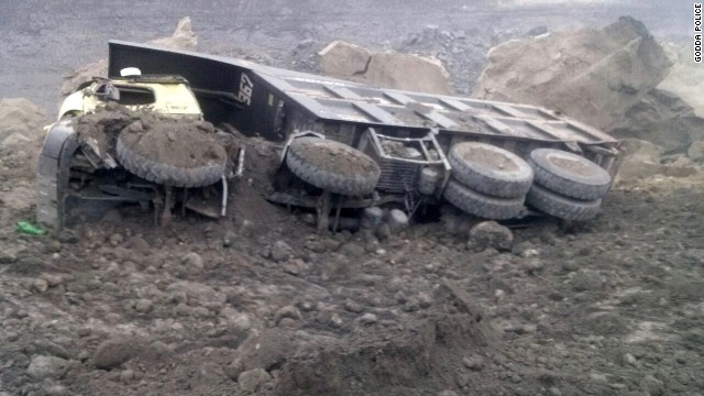 露天掘りの炭鉱で崩落事故、少なくとも７人が死亡した
