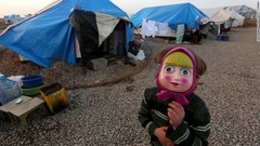 モスルから避難してきたイラクの女の子＝イラク北部