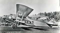 ボーイング８０。１９２８年に製造。米国初の定期旅客便として設計された。乗客の定員１８人