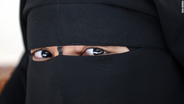 イスラム教徒の女性のベールについて、公共の場での着用を禁止する意向を表明