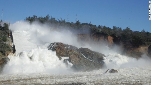 決壊の危険が発覚した米加州のダム。当局は住民への避難指示を継続している