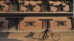 ネパール・カトマンズ：ユネスコの世界遺産、バクタプル・ダルバール広場。旧王宮の広場で、寺院や彫像などが並ぶ