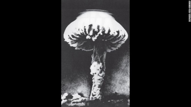 オリジナル版に掲載された核爆弾のキノコ雲のイメージ図