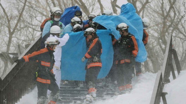 栃木県の那須温泉ファミリースキー場で雪崩が発生し、死傷者が出た