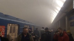 爆発は列車がサンクトペテルブルク市中心部のセンナヤ広場駅から技術大学駅に向かう途中、トンネルを通過している間に起きた