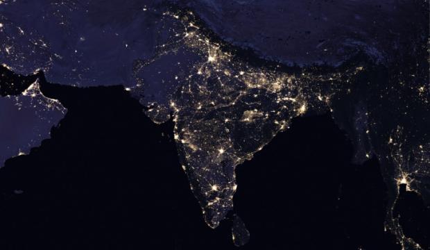 上空から見た夜間のインドの様子