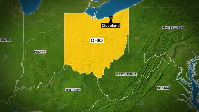 米オハイオ州クリーブランドの警察が、面識のない高齢男性を殺害した容疑者を追跡中